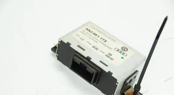 Opel Astra G Alarm control unit/module 4A0951173 ALARMU