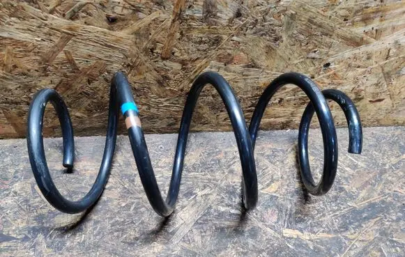 Volkswagen Golf VII Front coil spring