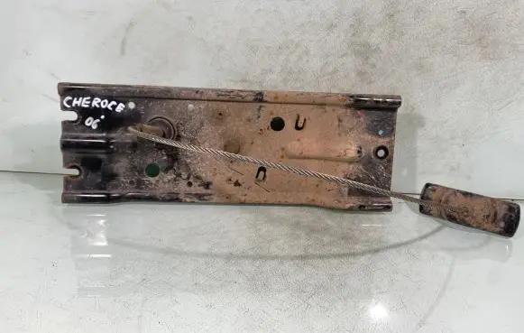 Jeep Grand Cherokee (WK) Spare wheel mounting bracket 