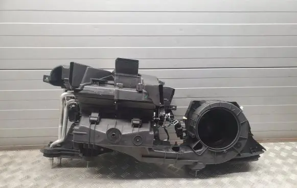 Dodge Challenger Interior heater climate box assembly 68334968AA P68334968AA