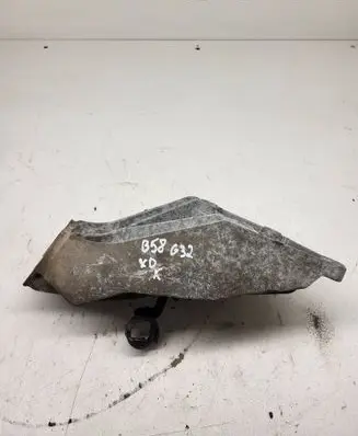 Engine mounting bracket