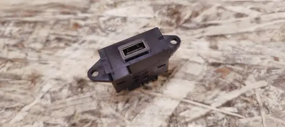 Alfa Romeo Giulia USB socket connector 00505487510