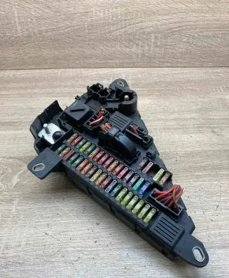 BMW 5 E60 E61 Fuse module 6906618 690661804