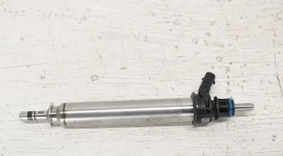 Mercedes-Benz GLA W156 Fuel injector A2560700187 0261500397