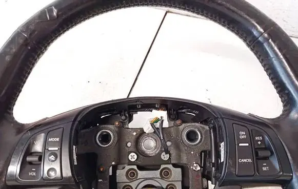 Steering wheel buttons/switches