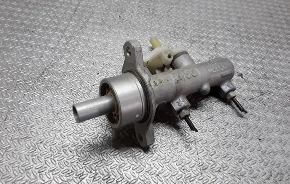 Master brake cylinder