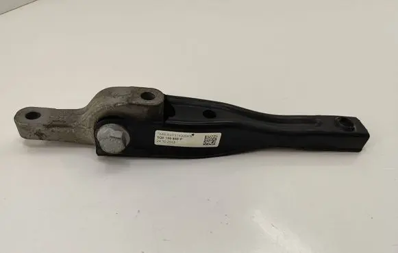 Volkswagen Golf VII Engine mounting bracket 5Q0199855P 24102013 AV314305A96