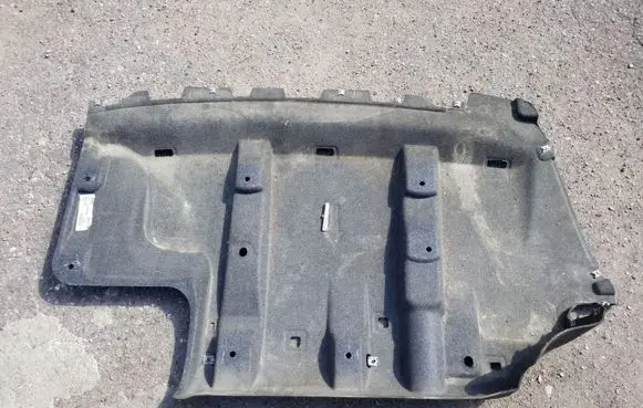 Chrysler Pacifica Rear bumper underbody cover/under tray 68227441AB