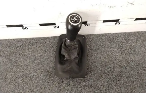 Mercedes-Benz C W204 Gear lever shifter trim leather/knob A2042672310 204267050 DBHD710192