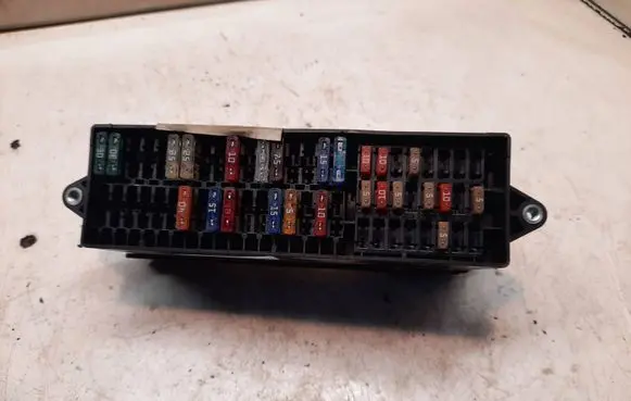 Volkswagen Touran I Fuse box set TAB016460 710710E50 0438306266