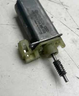 Mercedes-Benz S W221 Steering column adjust motor 0390203249