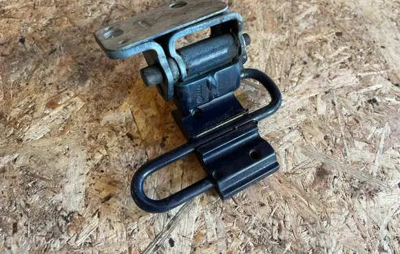 Audi A6 S6 C5 4B Rear door lower hinge 4B0833411B