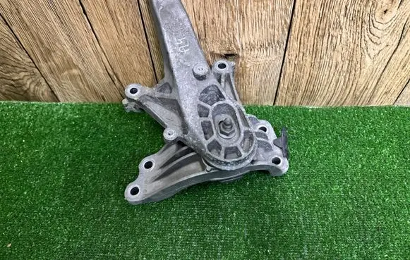 Mini Cooper Countryman R60 Gearbox mount 6784359