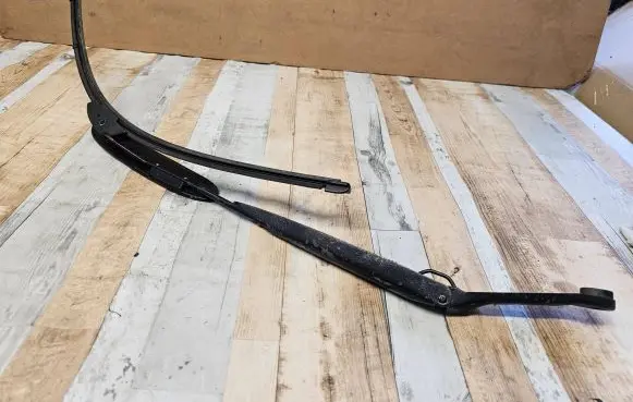 Hyundai Santa Fe Front wiper blade arm D226YLT