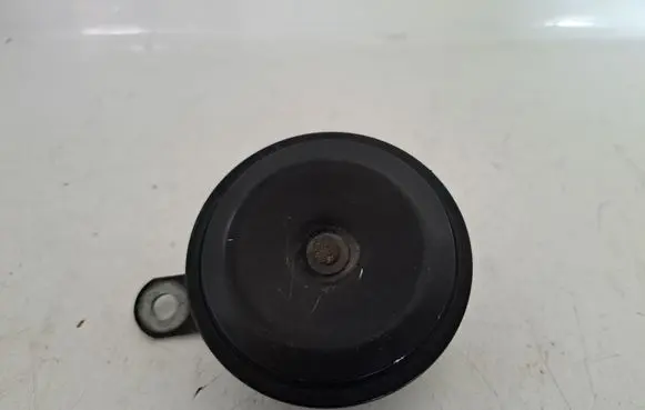 Toyota Avensis T250 Horn signal 8651005020
