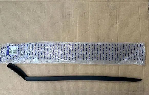 Volvo C40 Windshield trim 32262940