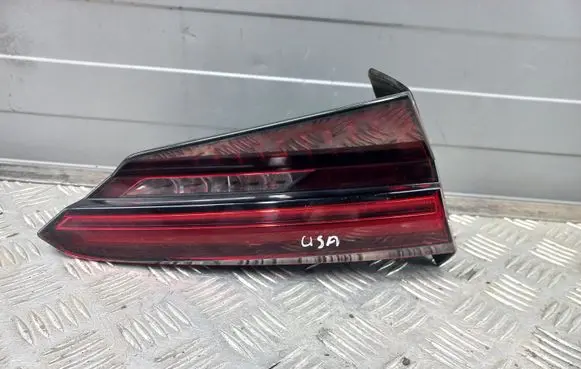 Audi A5 Tailgate rear/tail lights 8W6945093F 8W6945093