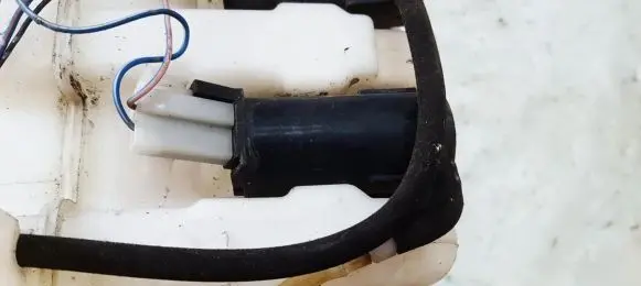 Mazda 323 F Windscreen/windshield washer pump