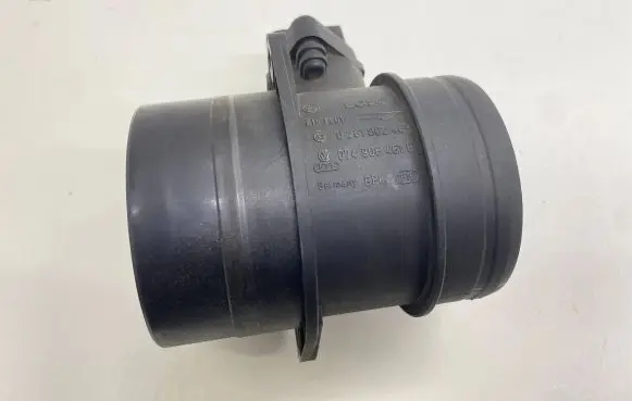 Volkswagen Touran I Mass air flow meter 074906461B 0281002461