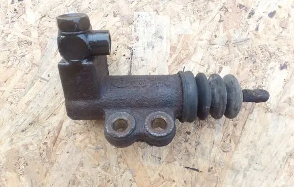 Clutch slave cylinder