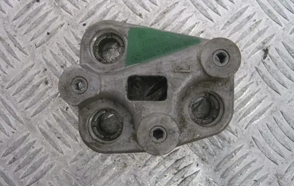 BMW 2 Active Tourer U06 Gearbox mounting bracket 7157753