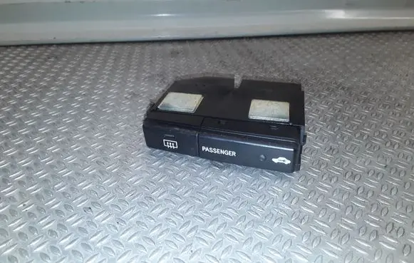 Toyota Avensis T250 Windscreen/window heater switch 8479005130C