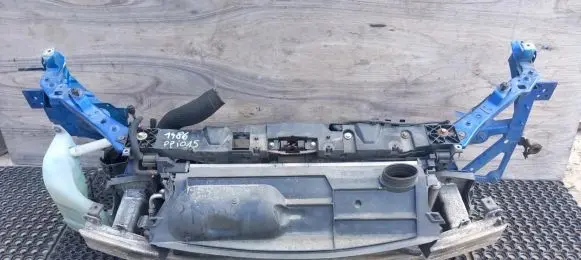 Renault Megane III Radiator support slam panel