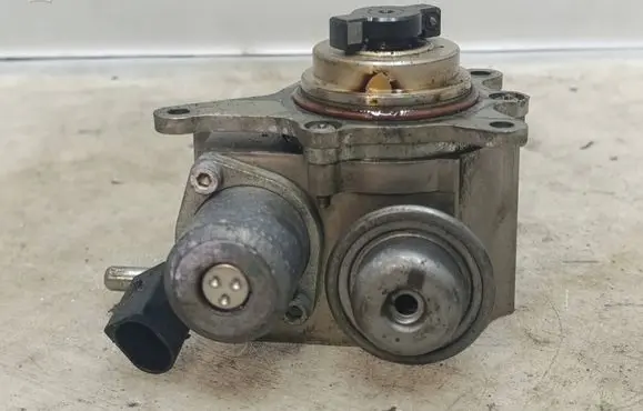 Citroen C5 Fuel injection high pressure pump V758887980
