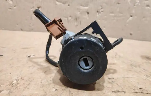 Peugeot Expert Ignition lock 9809825177