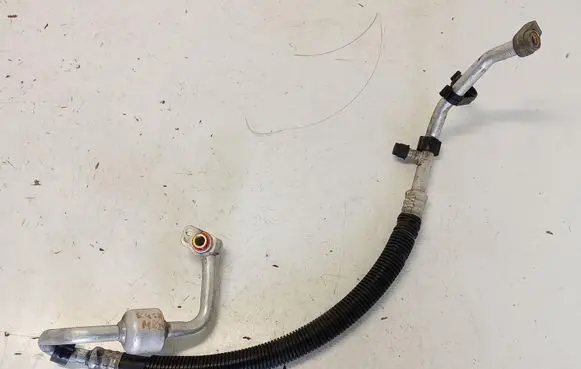 Ford Kuga II Air conditioning (A/C) pipe/hose 