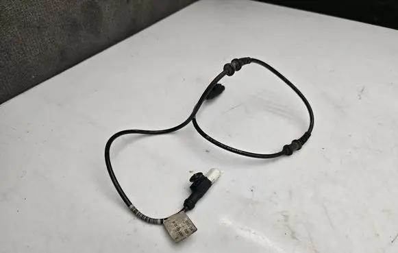 Mercedes-Benz Sprinter W907 W910 ABS brake wheel speed sensor A9075402005