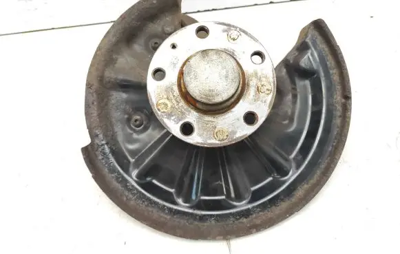 Rear wheel hub spindle/knuckle