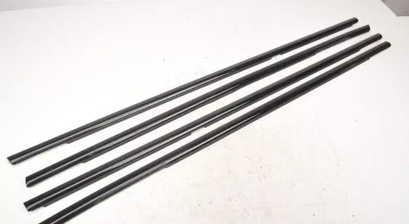 BMW 2 F46 Front door windshield rail 