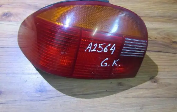 Ford Mondeo MK I Rear/tail lights 93b613n004 nenutatytas