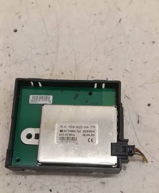 Mercedes-Benz A W169 Aerial antenna amplifier A1698200475 50110009 ZGS004