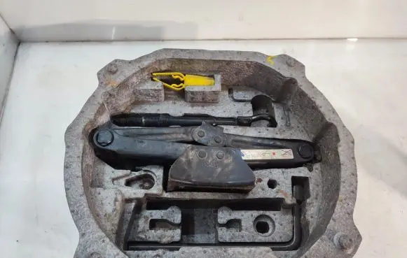 Citroen C5 Tool set 9681838180
