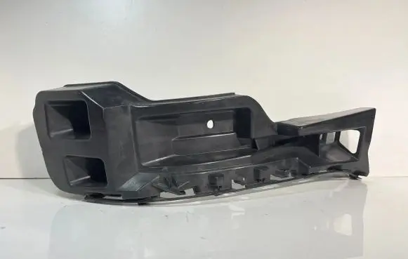 Porsche Cayenne (92A) Bumper support mounting bracket corner 7P5807393C