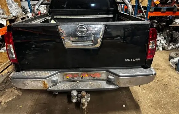 Nissan Navara D40 Pick-up truck tonneau cover 