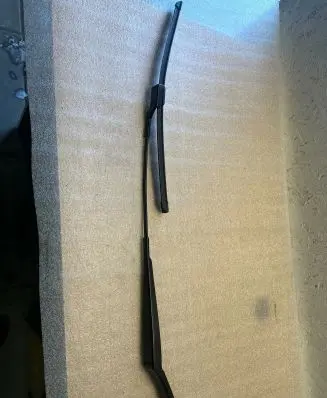 Volkswagen PASSAT B6 Front wiper blade arm 3C1955410B