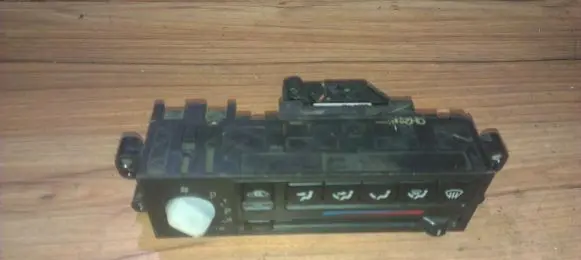 Nissan Primera Climate control unit nenustyyta