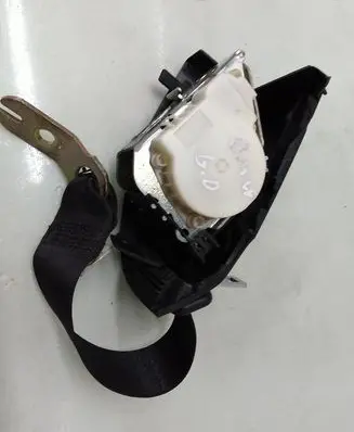 BMW 5 E60 E61 Rear seatbelt 33054574