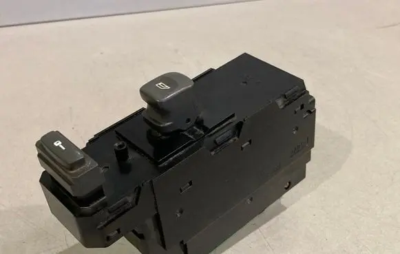 Volvo XC70 Electric window control switch 30658117