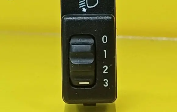 Opel Tigra A Headlight level height control switch 90483063