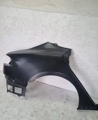 Tesla Model S (B) Pillar trim (exterior) 1031638-s0-a