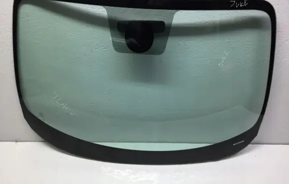 Nissan Juke I F15 Front windscreen/windshield window 88900TGJSA