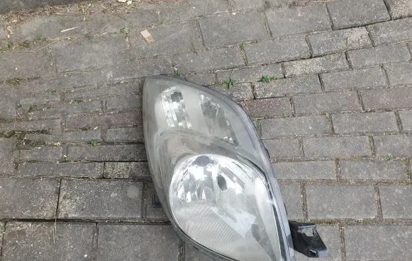 Toyota Yaris Headlight/headlamp 811100D120