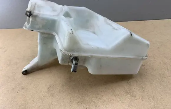 BMW 5 E60 E61 Windshield washer fluid reservoir/tank 7179453 61677179453 7148066