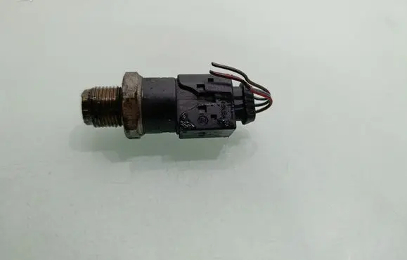 Mercedes-Benz S W221 Fuel pressure sensor 0281002504