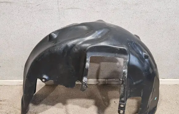 Rear arch fender liner splash guards
