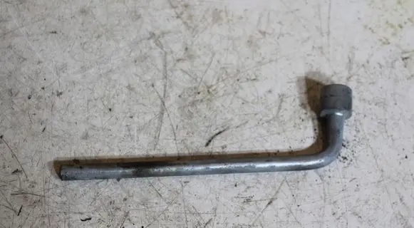 Subaru Legacy Wheel nut wrench 